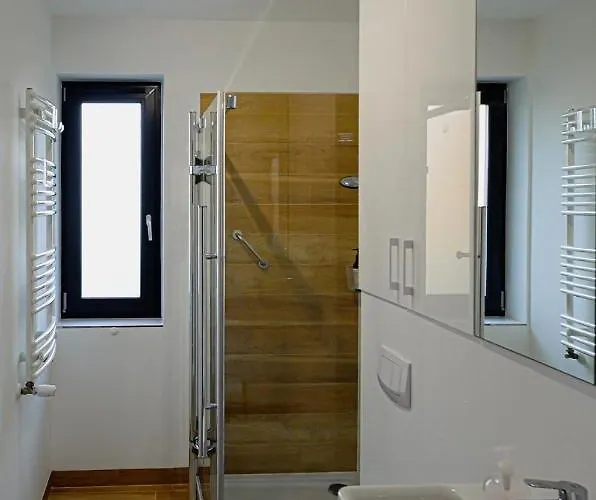 Queen - 200 M Od Wyciagu - Dream Szczyrk